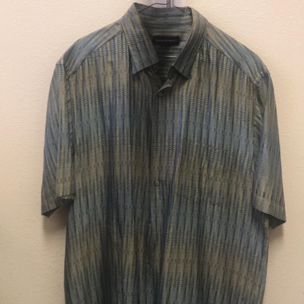 Jhane Barnes Dress Shirt -Large
Short sleeves